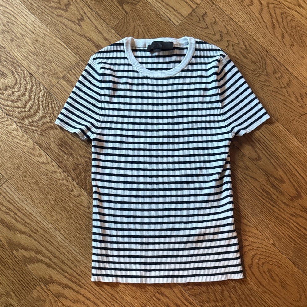 Black and White Striped Women’s Sweater Small